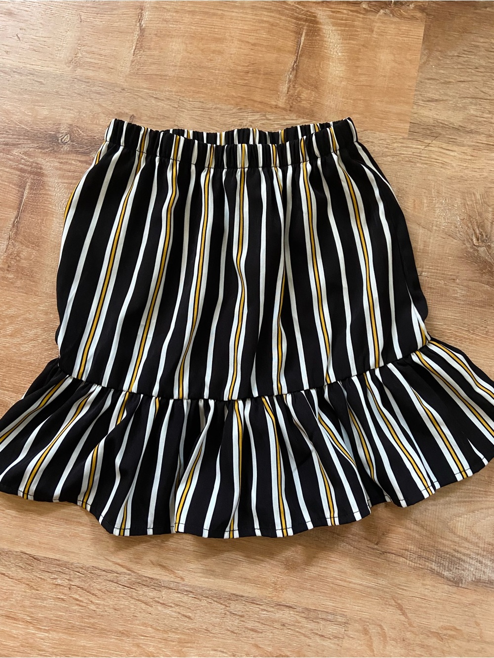 Girls Sz 8 Black Striped Ruffle-Hem Skirt - Jenna & Jesse